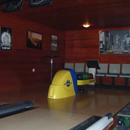 Motell Williams Village Bowling & Country Club